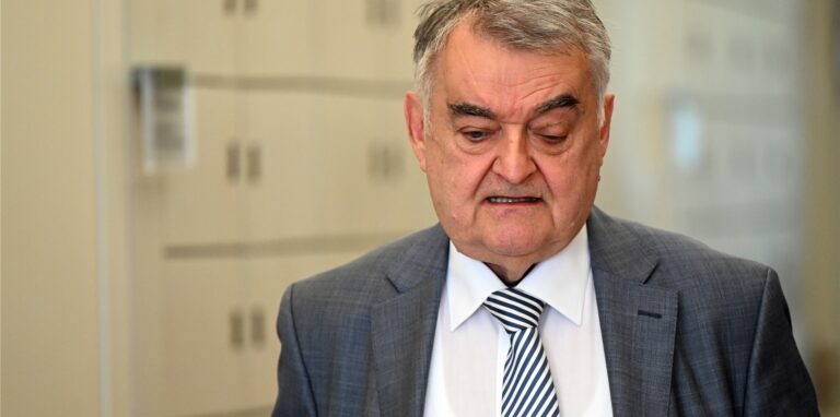 Auch Innenminister Herbert Reul äußerte sich nun zum Polizeieinsatz am Mittwoch, bei dem in Dortmund ein Mann gestorben ist. (Archiv)