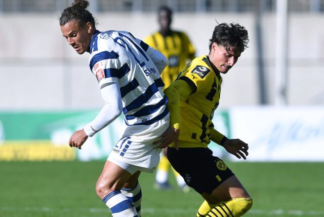 Guille Bueno (rechts) führt einen Zweikampf.