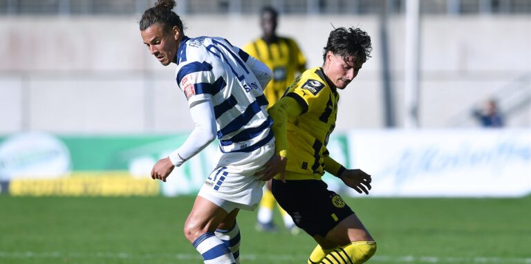 Guille Bueno (rechts) führt einen Zweikampf.