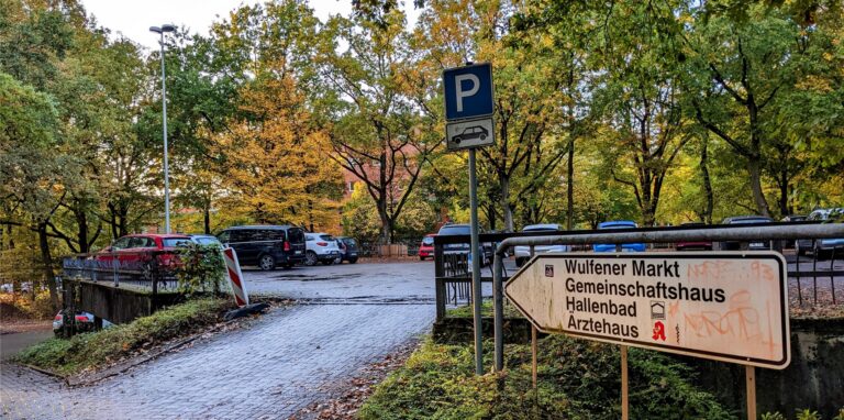 Das obere Parkdeck dieses Parkplatzes mit seinen 50 Stellplätzen nahe des Wulfener Markts wird abgerissen.