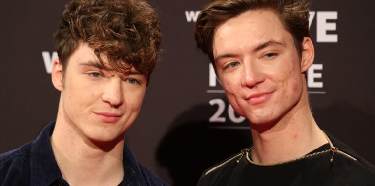 „Die Lochis“ Heiko und Roman Lochmann lächeln in die Kamera.