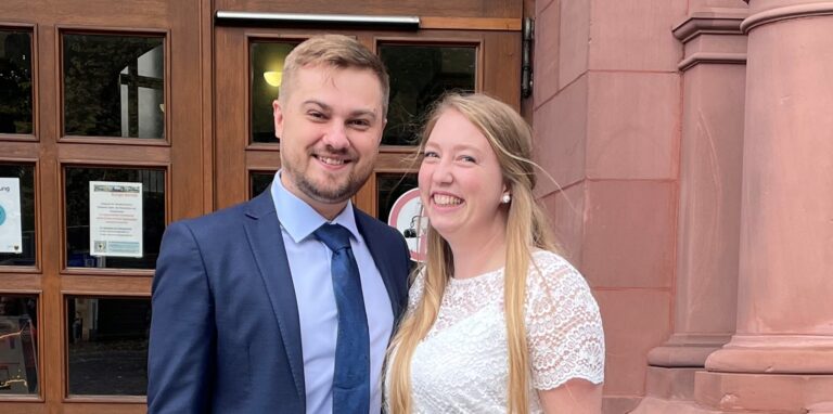 Michael und Rabea Altmann haben nach acht Jahren Beziehung den Schritt in die Ehe gewagt.