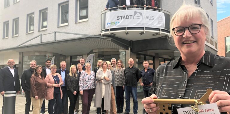 Sabine Fischer-Strebinger erhielt am Freitag den goldenen Schlüssel zum Stadthaus. Hier ist ab jetzt nicht nur die Stadtinfo untergebracht.