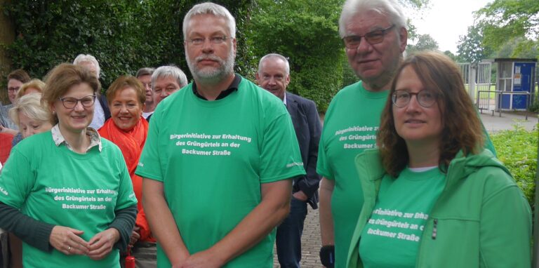 Mitglieder der Bürgerinitiative um (v.r.) Sabine Kiepert, Peter Kalinski, Thomas Hamacher und Claudia Bischoff beim ersten Treffen im Juli 2022.