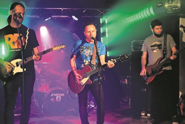 Die Punkband Shaky Brothers beim Konzert im Schacht 8.