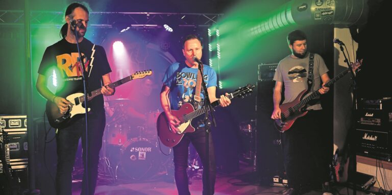 Die Punkband Shaky Brothers beim Konzert im Schacht 8.