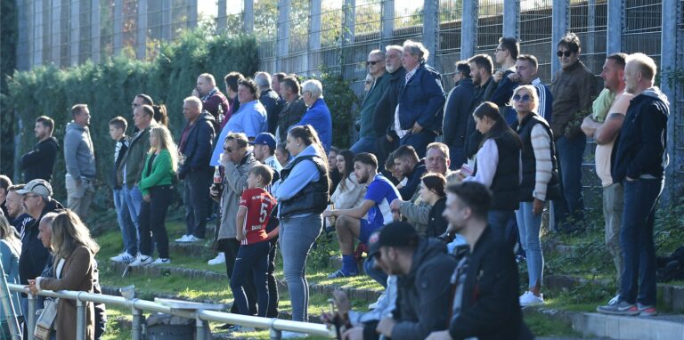 375 Zuschauer säumten den Rasenplatz in der Kampfbahn Habichthorst beim Derby gegen Arminia Ickern.