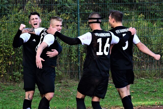 Schon mit dem 1:0-Sieg im Topspiel beim FC Marokko Herne durch ein Tor von Luce Schneider (2.v.l.) setzte der VfB Habinghorst ein Ausrufezeichen in der Kreisliga A.