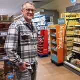 Stefan Feldmann in seinem Rewe-Markt in Polsum