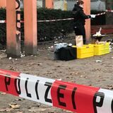 Kriminalbeamte bei der Spurensicherung am Nordmarkt, nachdem dort am 4. Oktober ein Mann mit Stichverletzungen gefunden worden war.