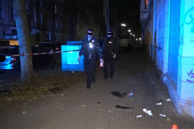 Fotos von der Einsatzstelle zeigen Polizisten, die einen Bereich an der Braunschweiger Straße in Dortmunds Nordstadt absperren.