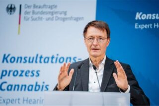 Bundesgesundheitsminister Karl Lauterbach (SPD) spricht über die geplante kontrollierte Abgabe von Cannabis an Erwachsene in Deutschland.