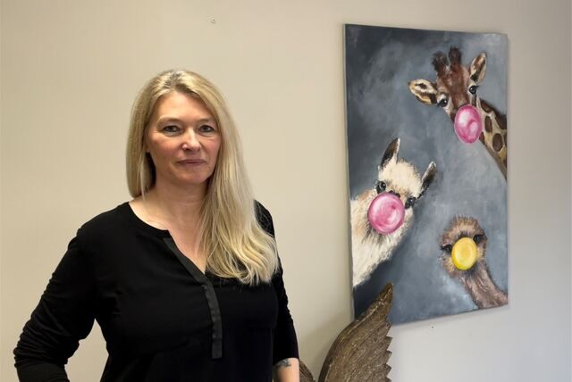 Martina Hosse-Dolega ist Trauerbegleiterin. Sie steht in ihrem Terminstudio in Castrop-Rauxel.