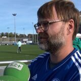 Schalke-Fan vor dem Trainingsplatz.