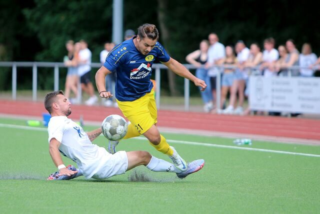 Ilias Homann (r) würde in der Winterpause gerne wieder zurück von der Spvg Schwerin zum VfB Habinghorst wechseln.
