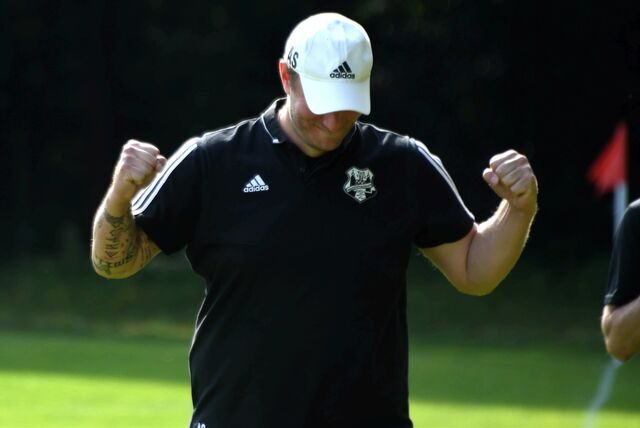 Henrichenburgs Trainer Alexander Schmottlach hatte in den vergangenen Wochen seltener Grund zum Jubeln als noch zu Beinn der Saison.