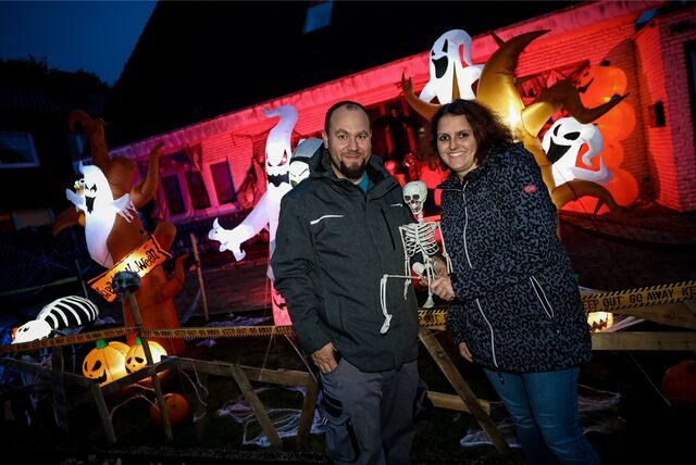 Mark und Mandy Pfeifer haben ihr Haus in Kirchhellen aufwendig dekoriert und bieten Besuchern einen Rundgang an.
