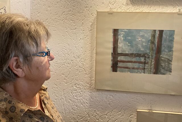 Margret Brembt vor dem ersten Farb-Bild Tisa von der Schulenburgs