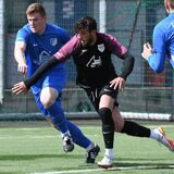 Keinen Sieger hatte das Kreisliga-A-Nachholspiel zwischen dem FC Frohlinde (blaue Trikots) und Eintracht Ickern. Hier eine Szene aus dem Duell der alten Saison in April.