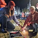 Anne (l.) und Petra Herrmann haben die Solidaritätsbekundung für die Protestierenden im Iran organisiert.
