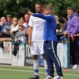 Michael Wurst (r), Trainer des Bezirksliga-Fußballer des FC Castrop-Rauxel, mit Chris Kasprzak.