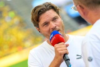 Edin Terzic spricht in ein Sky-Mikrofon