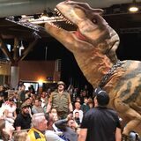 Riesige freilaufende Dinosaurier begeisterten die Kinder und Eltern am Wochenende im Gemeinschaftshaus Wulfen.