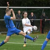 Elvedin Ceric (helles Trikot) traf für de FC Castrop-Rauxel beim VfB Annen zum 2:0.