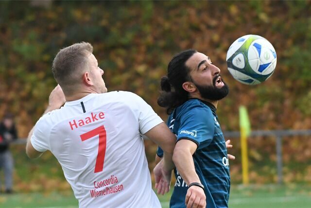 Für den SV Wacker Obercastrop schoss Bilal Abdallah (r) gegen Concordia Wiemelhausen das 1:0.