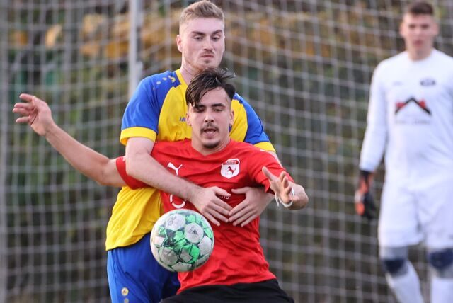 Dustin Singh (vorn), Goalgetter von Westfalia Huckarde, hat bereits 20 Tore.