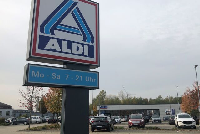 Aldi-Filiale und Parkplatz in Castrop-Rauxel.