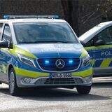 Die Polizei befasst sich mit einem Unfall infolge eines riskanten Manövers auf der A2