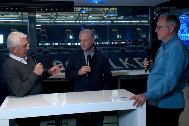 Fußball-Legenden zum Talk mit Moderator Jörg Seveneick.