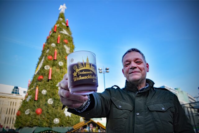 Wein-Experte Kai Kober hat für unsere Redaktion alle Glühwein-Stände des Dortmunder Weihnachtsmarkts 2021 getestet. Sein Urteil ist eindeutig.