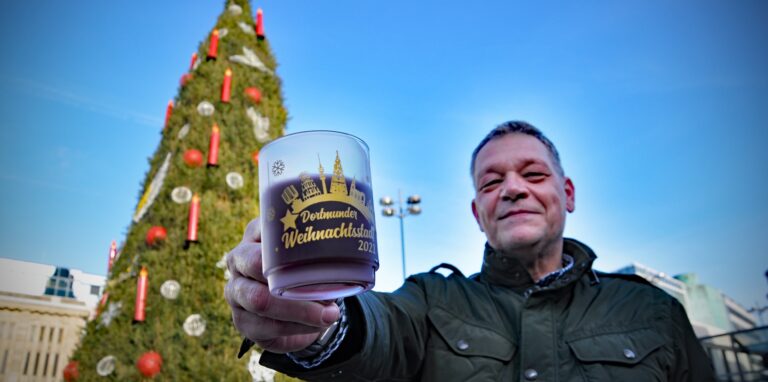 Wein-Experte Kai Kober hat für unsere Redaktion alle Glühwein-Stände des Dortmunder Weihnachtsmarkts 2021 getestet. Sein Urteil ist eindeutig.