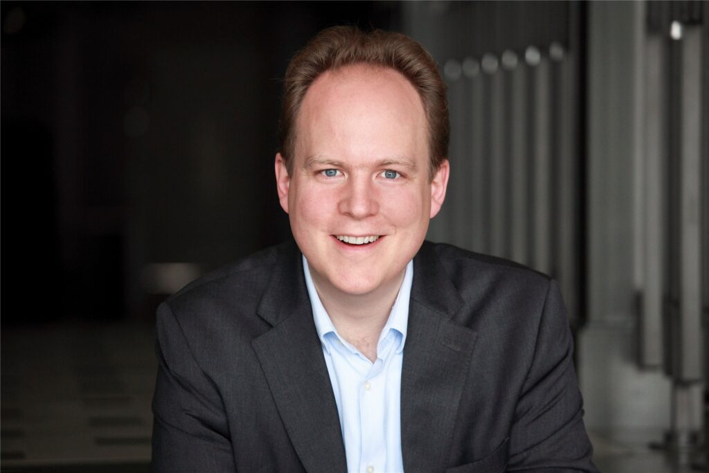 Dr. Raphael von Hoensbroech Dr. Raphael von Hoensbroech