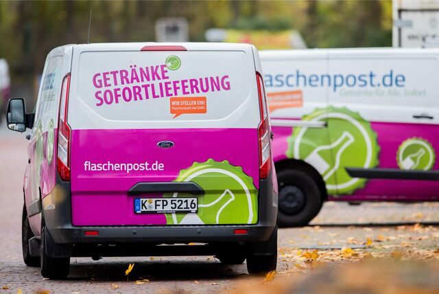 Ein Fahrzeug des Lieferdienstes Flaschenpost steht an der Straße. Das Unternehmen liefert nicht nach Dorsten – damit ist es nicht das einzige.