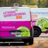 Ein Fahrzeug des Lieferdienstes Flaschenpost steht an der Straße. Das Unternehmen liefert nicht nach Dorsten – damit ist es nicht das einzige.