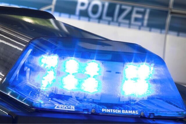 Das Blaulicht eines Einsatzfahrzeuges der Polizei