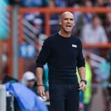 Bochum-Trainer Thomas Letsch gibt Anweisungen.