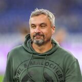 Cheftrainer Thomas Reis auf dem Platz.
