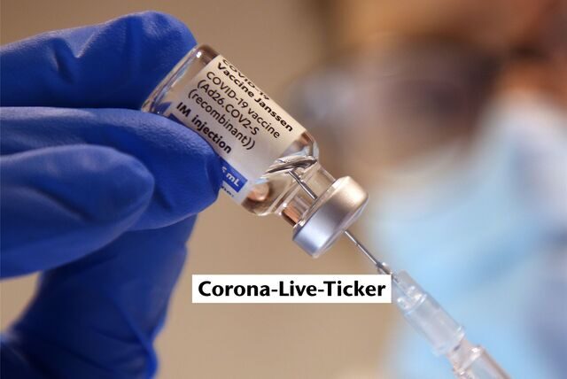 Eine Arzthelferin zieht in einer Praxis einer Hausärztin eine Spritze mit dem Corona-Impfstoff Janssen von Johnson & Johnson gegen das Corona-Virus auf.