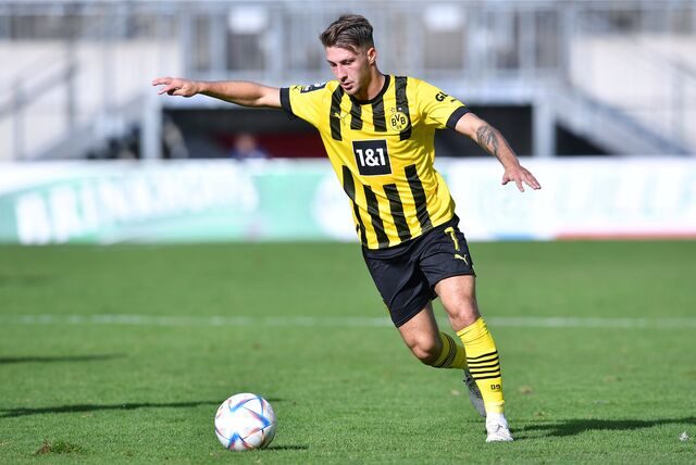 BVB-U23-Spieler Marco Pasalic schießt.
