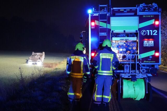 Ein Auto landete nach einem Unfall auf der Pöppinghauser Straße auf dem Dach.