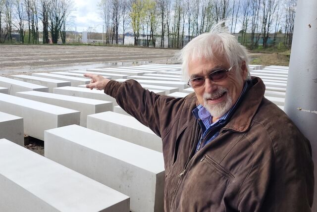 Listenführer Horst Nilius aus Oer-Erkenschwick auf der Baustelle des FC-Platzes
