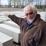 Listenführer Horst Nilius aus Oer-Erkenschwick auf der Baustelle des FC-Platzes