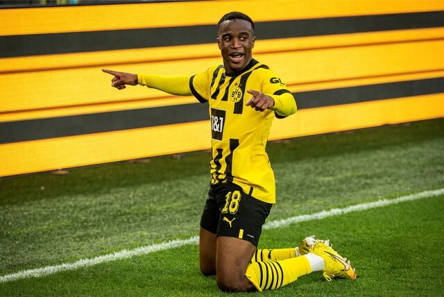 BVB-Stürmer Youssoufa Moukoko bejubelt seinen ersten Treffer gegen Bochum.