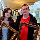 Pauline und Carsten Bieler wurden auf dem Antikmarkt im Marler Stern fündig.