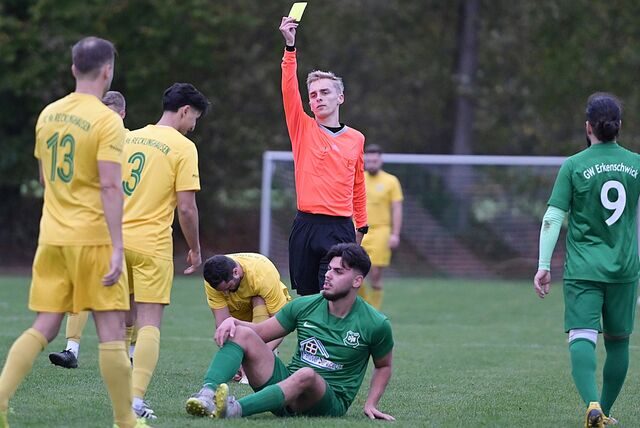 Stoppsignal: Der Fußballkreis will der Trickserei bei der Aufstellung in den Kreisligen ein Ende setzen.