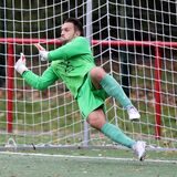 André Dante, Keeper des FC Castrop-Rauxel, hielt gegen die Spvg Schwerin einen Elfmeter und den ersten Nachschuss. Diese Szene und weitere Motive haben unsere Fotografen mitgebracht.